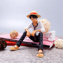 One Piece Figure – 12cm Luffy Sitting, PVC Colecionável
