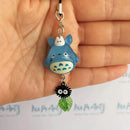Pingente Kawaii – Corrente Azul com Mascote Soot Sprite (Anime Totoro)