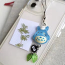 Pingente Kawaii – Corrente Azul com Mascote Soot Sprite (Anime Totoro)