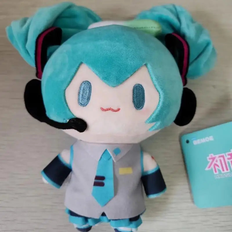 Pelúcia Hatsune Miku – 25cm | Fofo, Colecionável e Perfeito para Presentear